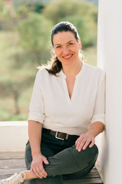 Onlinekurs: Hormone in den Wechseljahren Hormone in den Wechseljahren: Britta sitzend