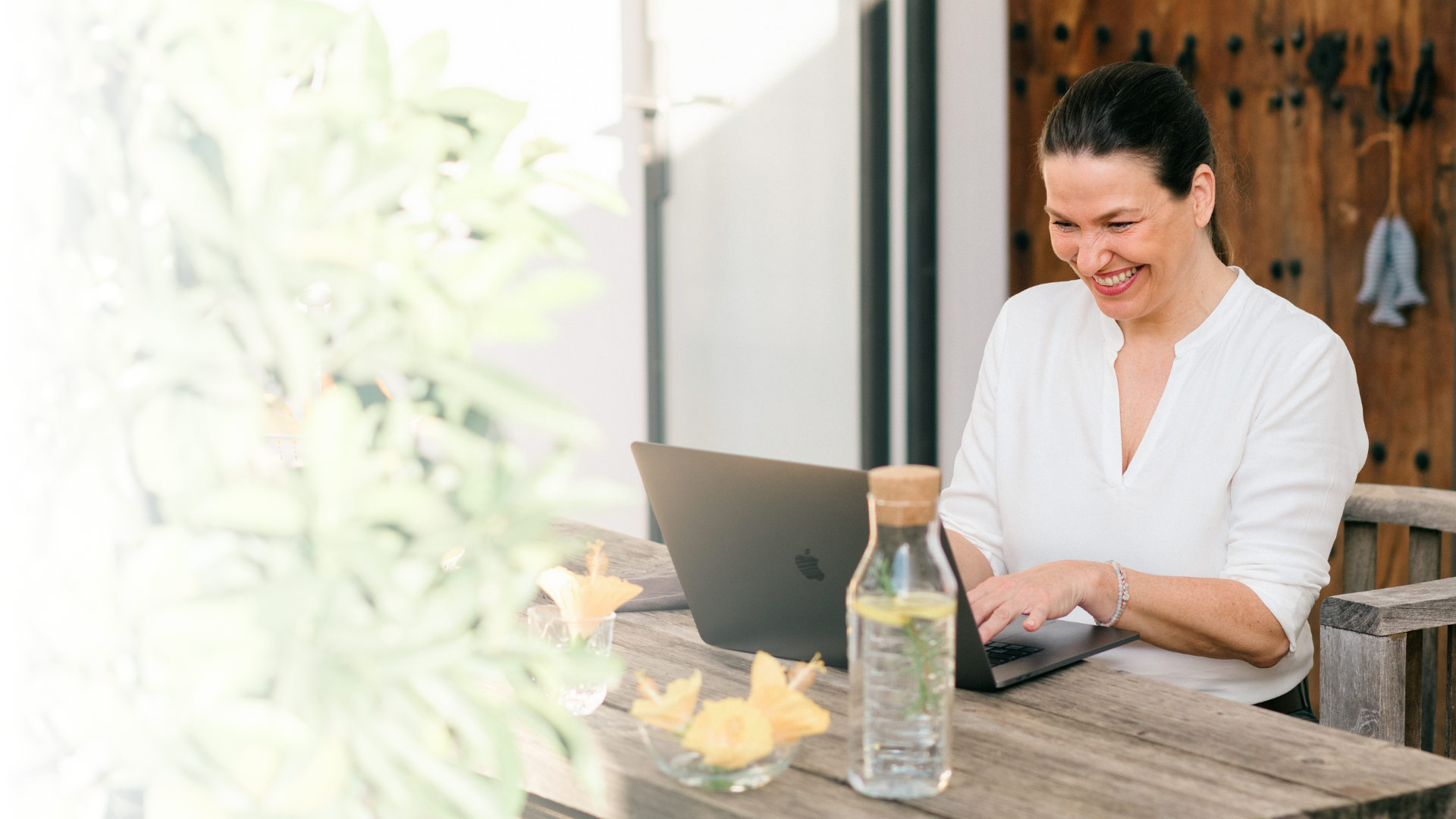 1:1 Online Hypnose Online Hypnose: Britta am Laptop