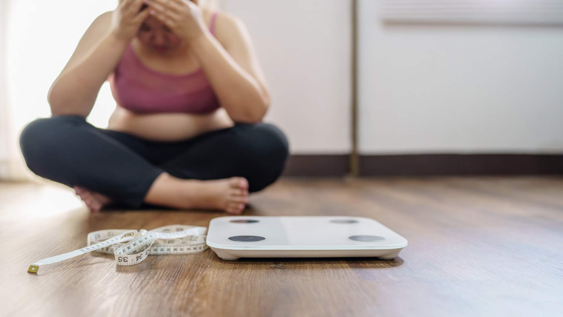 Abnehmen funktioniert nicht: frustrierte Frau